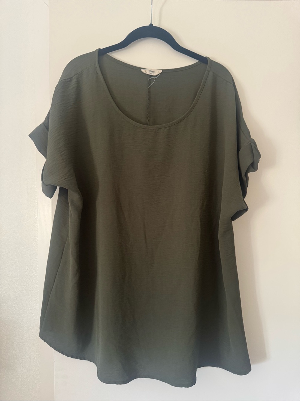 entro Olive Scoop Neck Relaxed Blouse